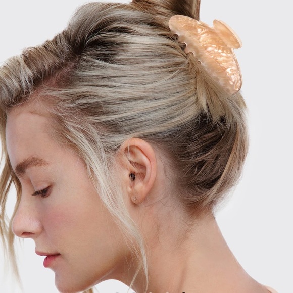 2/$20 ✨NWT Kitsch Blush Pink Marble Claw Clip Eco-Friendly - Picture 4 of 9